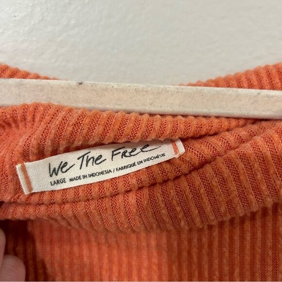 Free People We The Free Women’s Main Squeeze Orange Cowl Neck Sweater Size Large - Picture 3 of 7